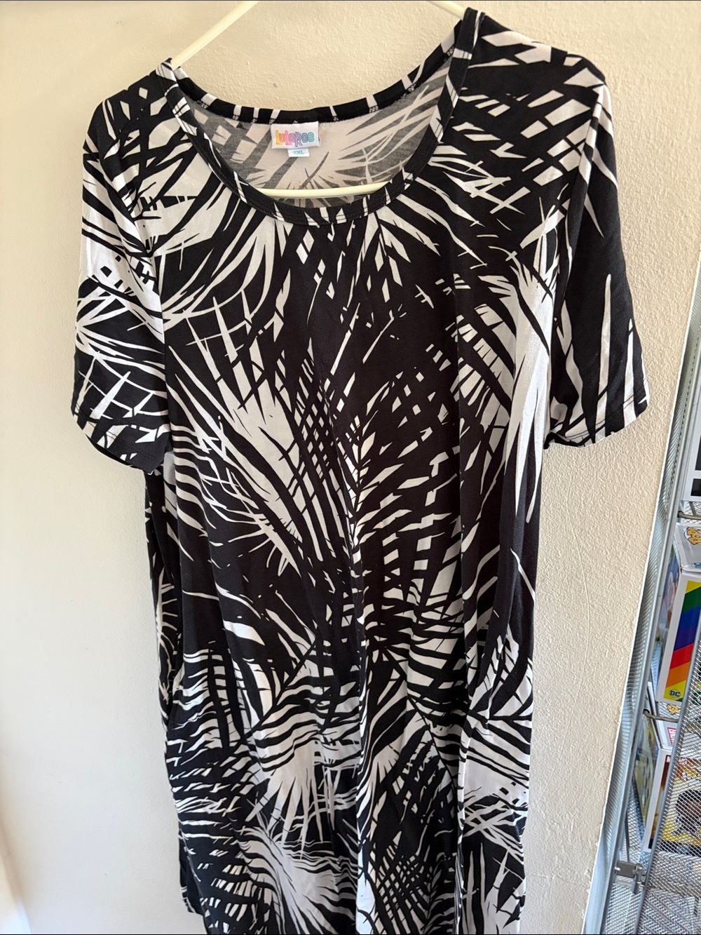 LuLaRoe Black & White Palm Leaf Tunic